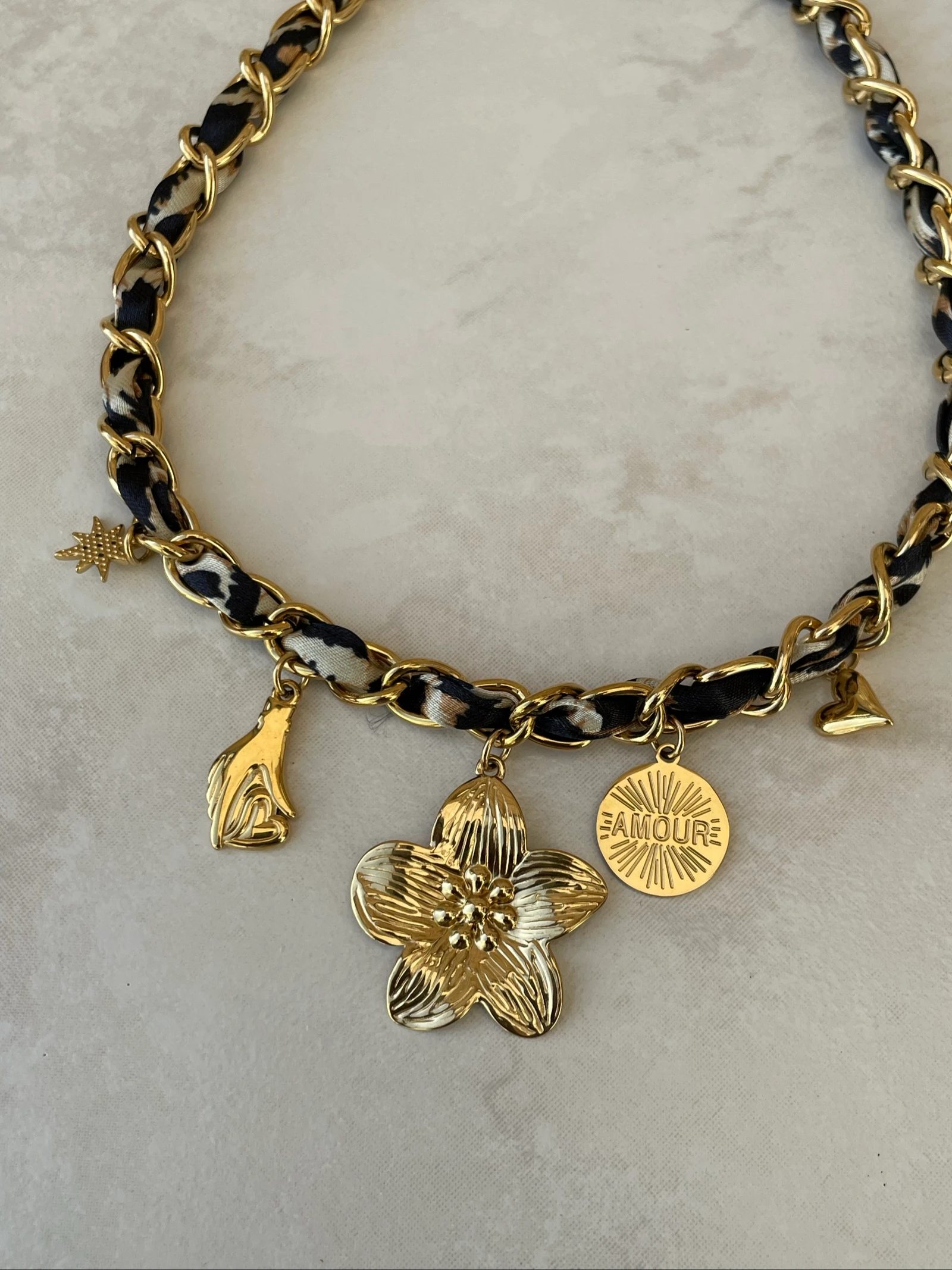 Collar cadena unisexe de acero inoxidable y tela satinada – photo 3